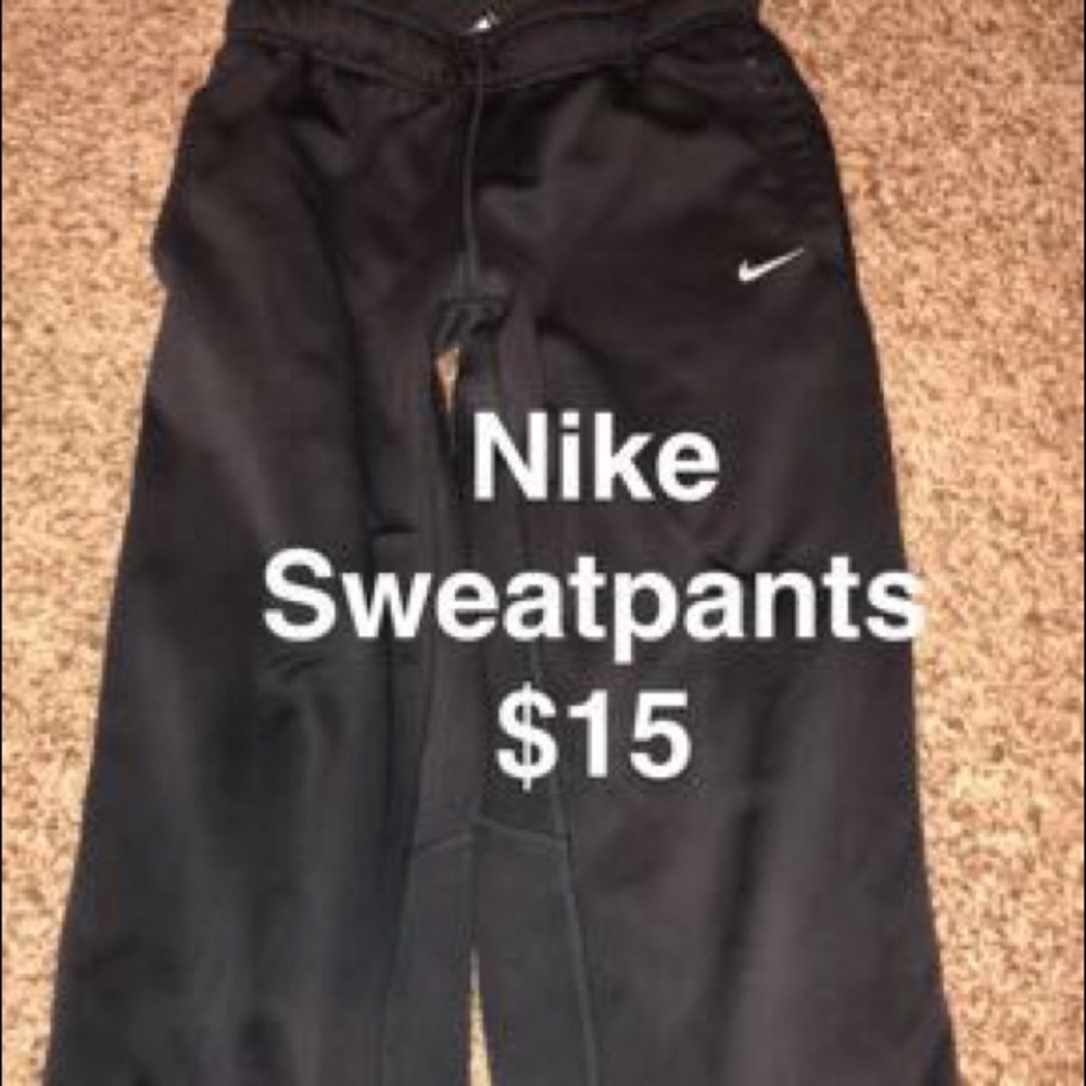 NIKE SWEATPANTS